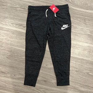 NIKE SPORTSWEAR VINTAGE CAPRI IN SIZE SMALL